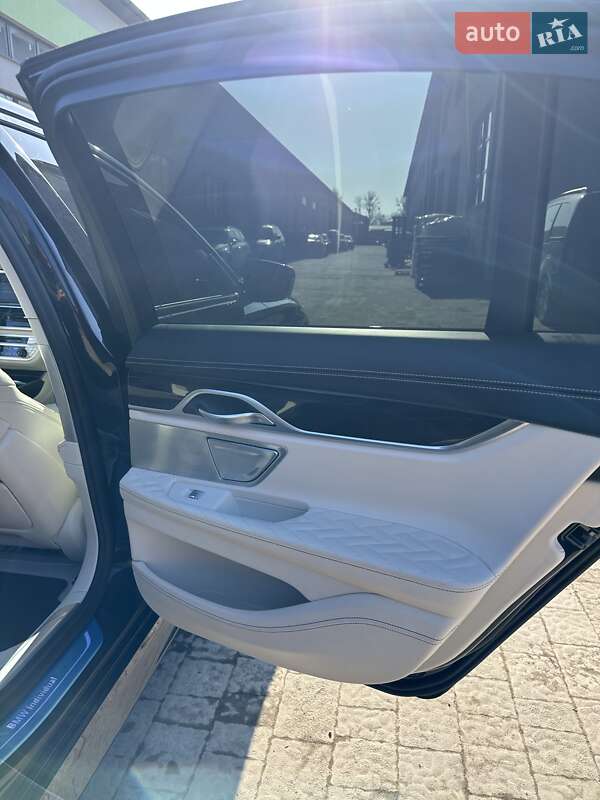 Седан BMW 7 Series 2021 в Львове