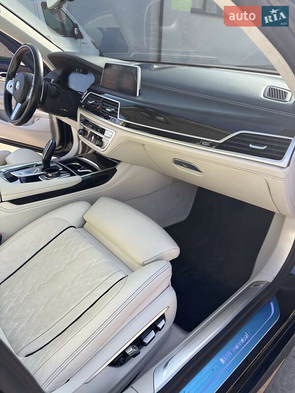 Седан BMW 7 Series 2021 в Львове