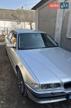 Седан BMW 7 Series 2000 в 