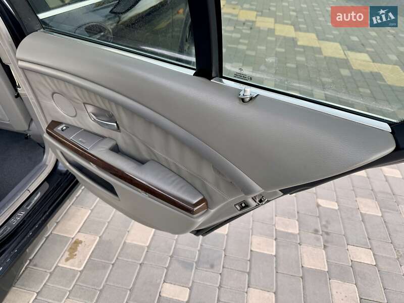 Седан BMW 7 Series 2003 в Одессе