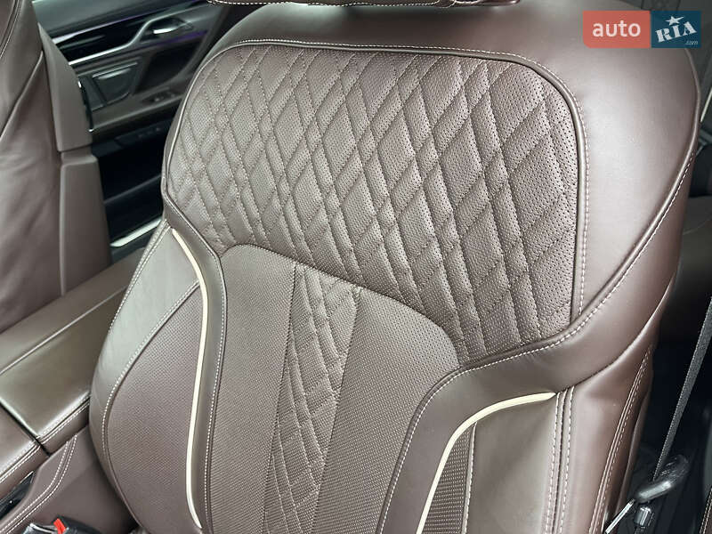 Седан BMW 7 Series 2020 в Ровно