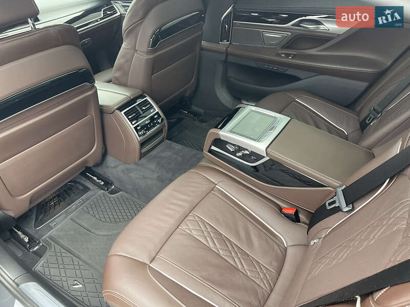 Седан BMW 7 Series 2020 в Ровно