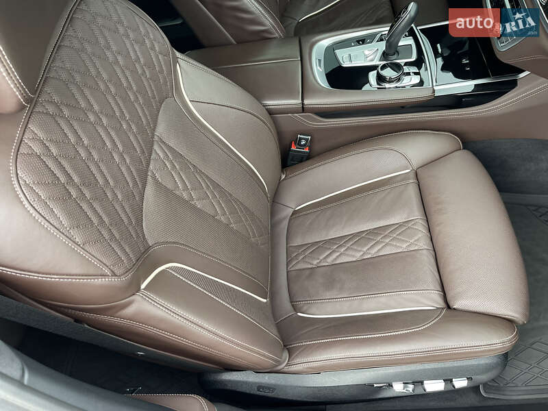 Седан BMW 7 Series 2020 в Ровно
