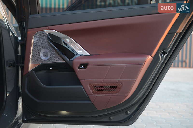 Седан BMW 7 Series 2023 в Мукачево