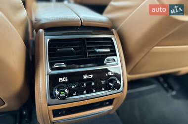 Седан BMW 7 Series 2016 в 
