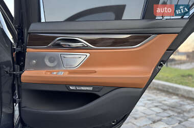 Седан BMW 7 Series 2016 в 