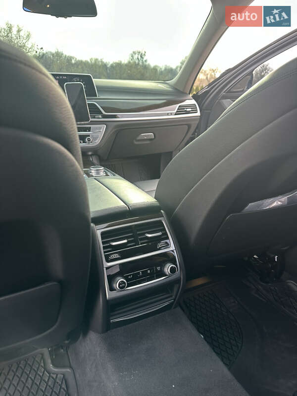 Седан BMW 7 Series 2018 в Киеве