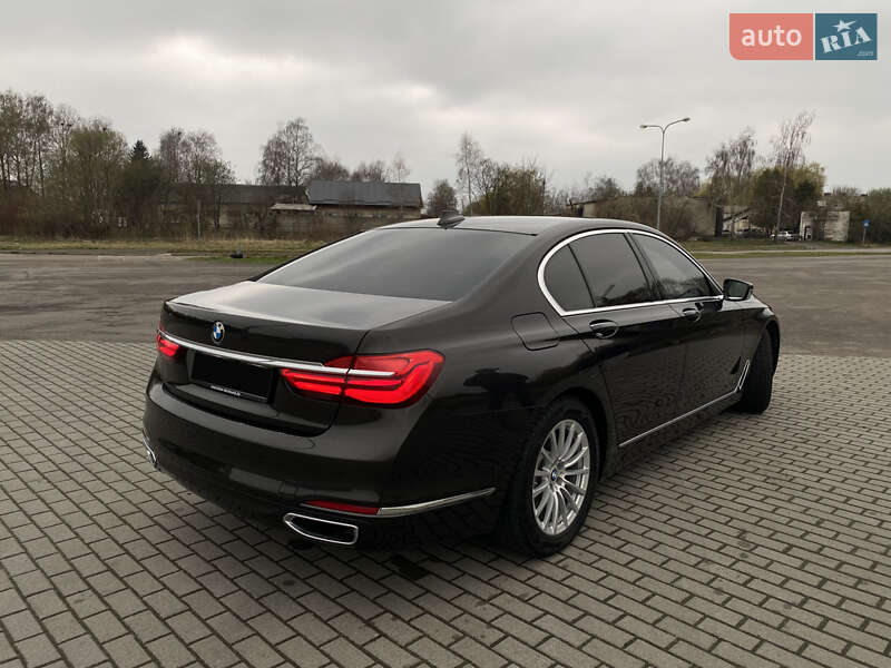 Седан BMW 7 Series 2016 в Львові