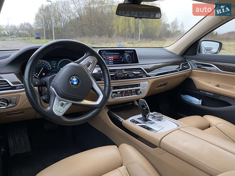 Седан BMW 7 Series 2016 в Львові