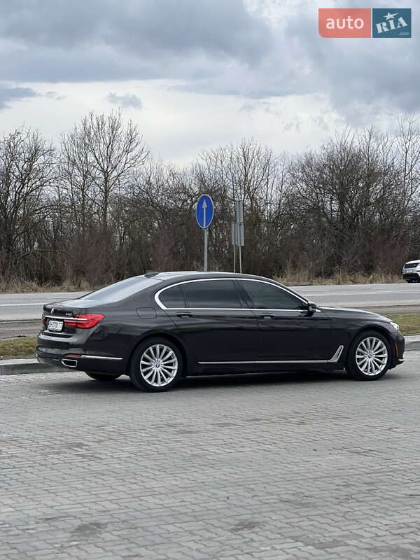 Седан BMW 7 Series 2015 в Львові