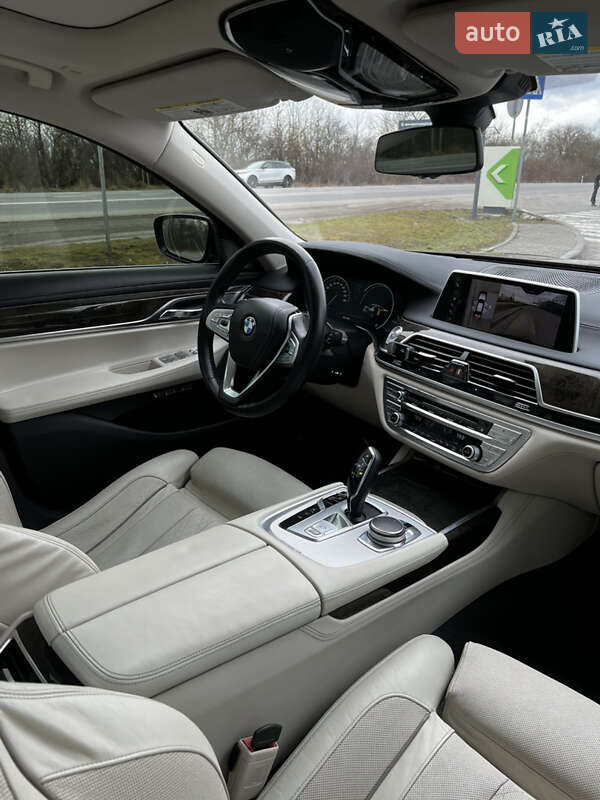Седан BMW 7 Series 2015 в Львові