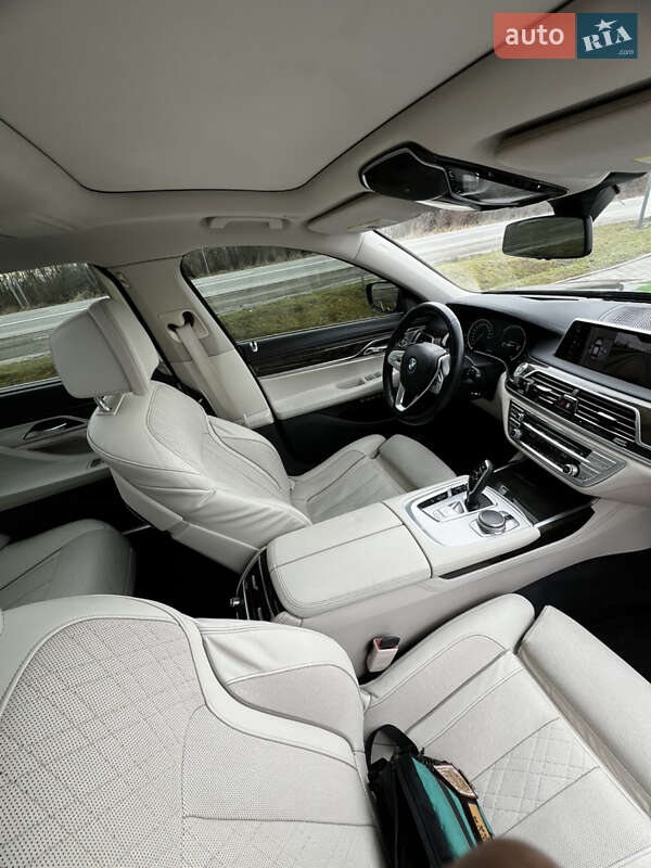 Седан BMW 7 Series 2015 в Львові