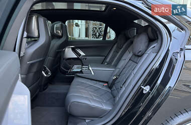 Седан BMW 7 Series 2023 в 