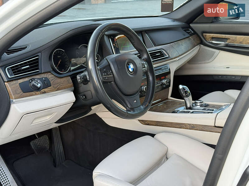 Седан BMW 7 Series 2013 в Черновцах