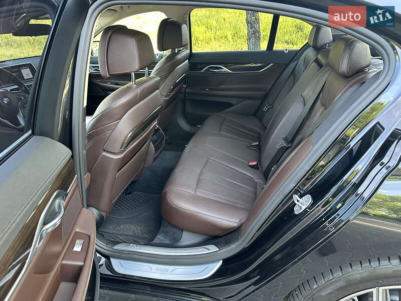 Седан BMW 7 Series 2016 в Киеве