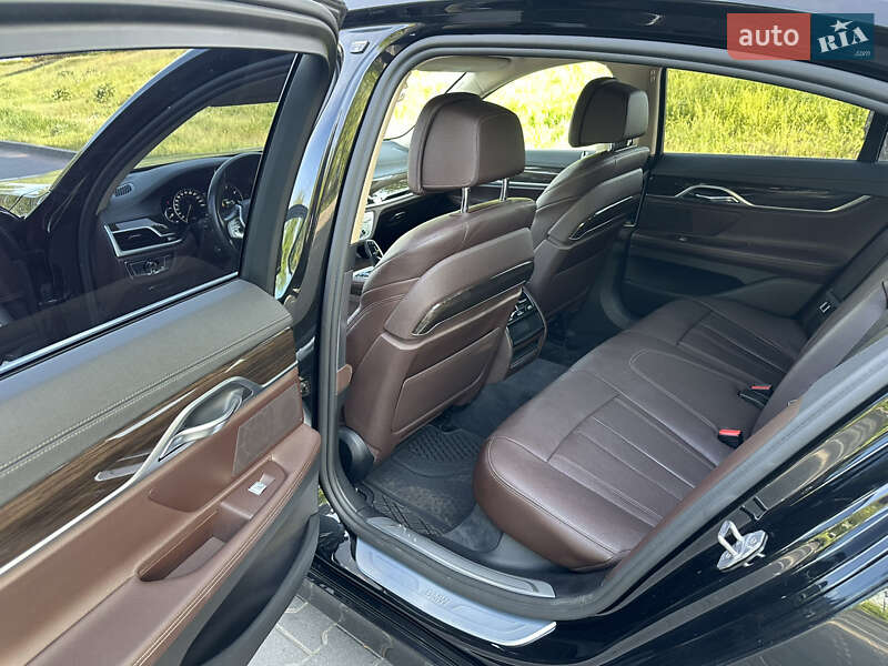 Седан BMW 7 Series 2016 в Киеве