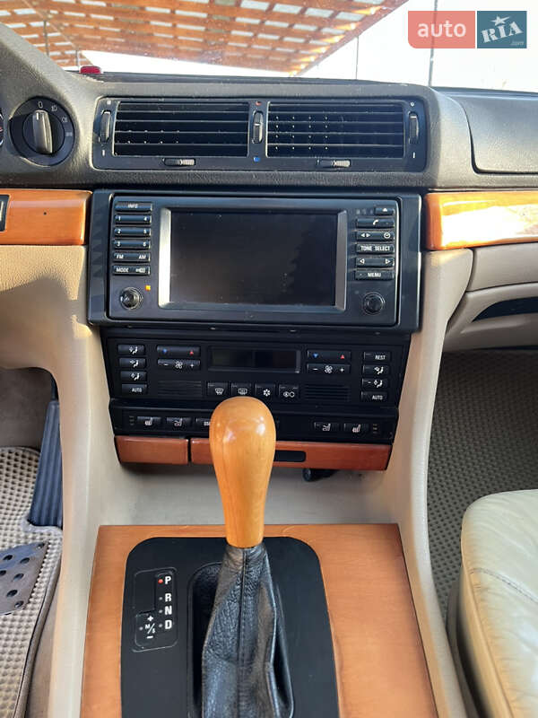 Седан BMW 7 Series 1999 в Килии