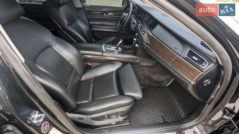 Седан BMW 7 Series 2010 в Ровно