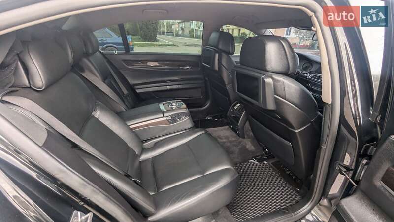 Седан BMW 7 Series 2010 в Ровно