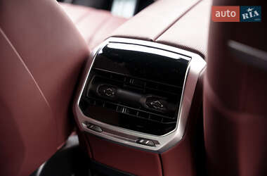 Седан BMW 7 Series 2024 в 