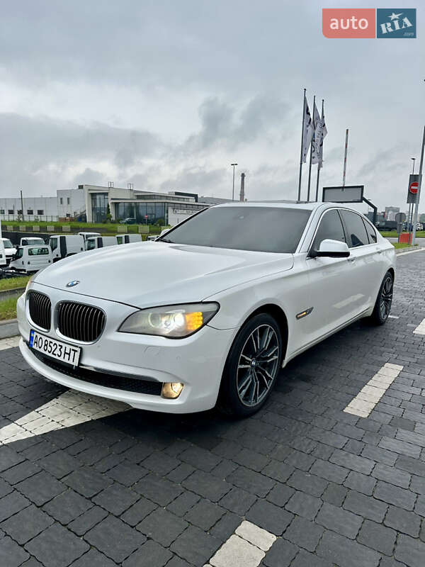Седан BMW 7 Series 2011 в 