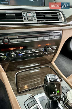 Седан BMW 7 Series 2011 в 