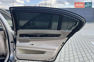 Седан BMW 7 Series 2010 в 