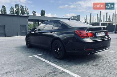 Седан BMW 7 Series 2010 в 