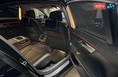 Седан BMW 7 Series 2018 в 
