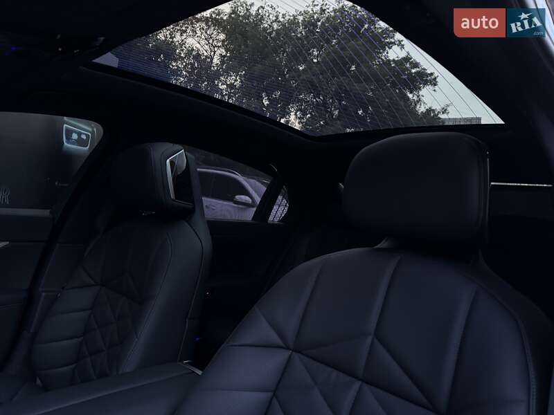 Седан BMW 7 Series 2024 в Киеве