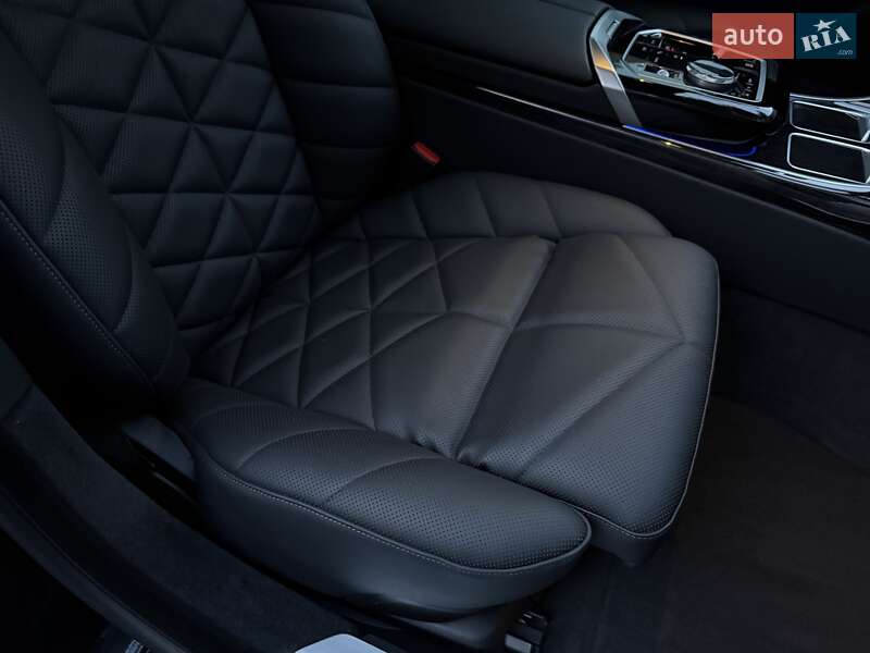 Седан BMW 7 Series 2024 в Киеве
