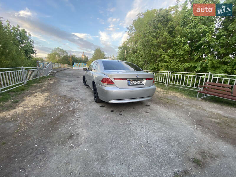 Седан BMW 7 Series 2002 в Корце