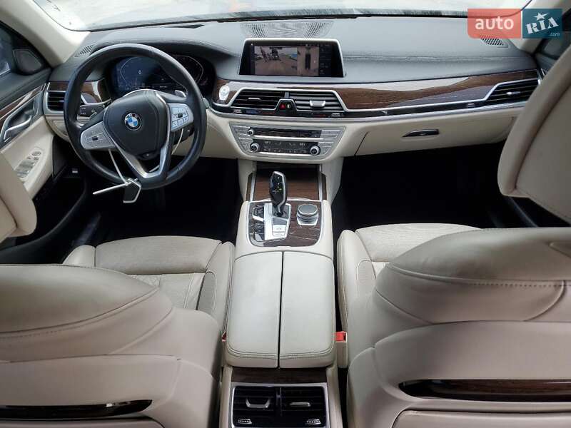 Седан BMW 7 Series 2019 в Львове