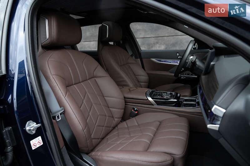 Седан BMW 7 Series 2023 в Киеве