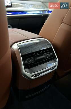 Седан BMW 7 Series 2024 в 