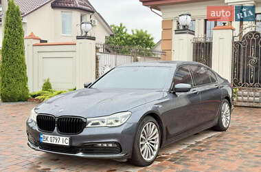 Седан BMW 7 Series 2015 в 