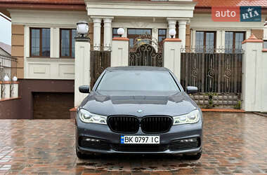 Седан BMW 7 Series 2015 в 
