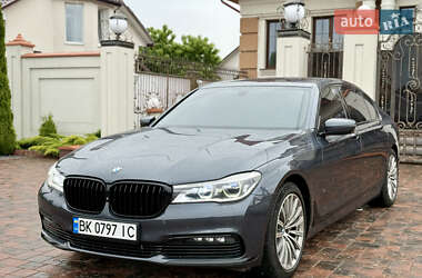 Седан BMW 7 Series 2015 в 
