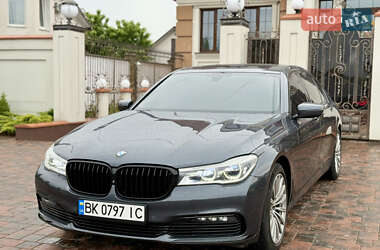 Седан BMW 7 Series 2015 в 