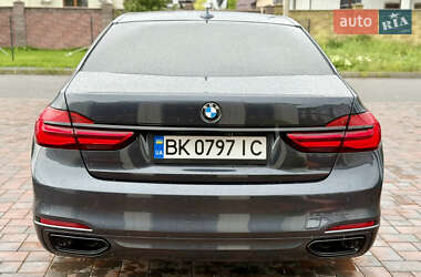 Седан BMW 7 Series 2015 в 