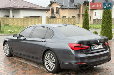 Седан BMW 7 Series 2015 в 