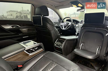 Седан BMW 7 Series 2015 в 