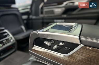Седан BMW 7 Series 2015 в 