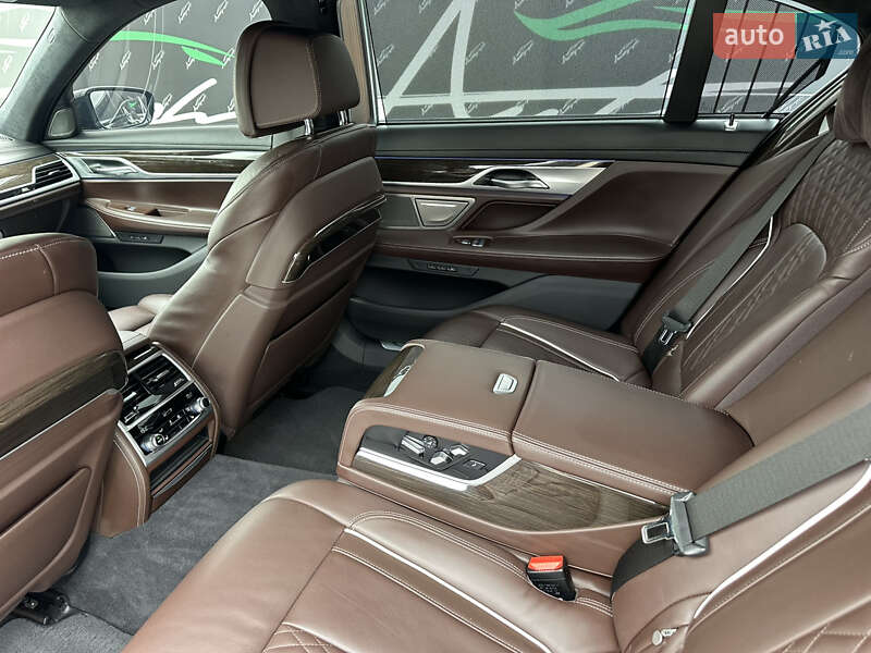 Седан BMW 7 Series 2021 в Киеве