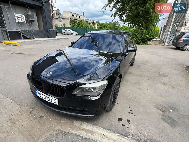 Седан BMW 7 Series 2011 в 