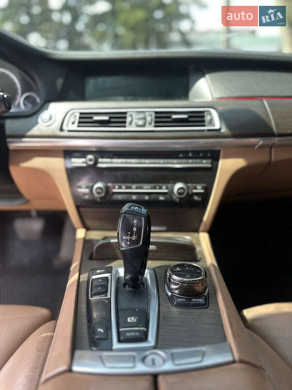 Седан BMW 7 Series 2010 в Миколаєві