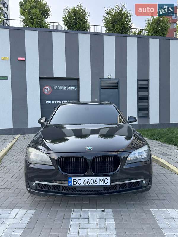 Седан BMW 7 Series 2011 в 