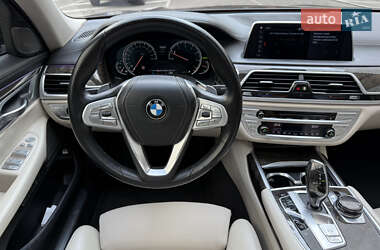 Седан BMW 7 Series 2016 в 