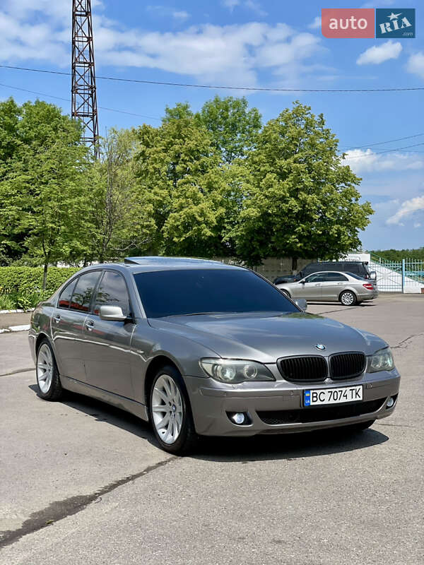 Седан BMW 7 Series 2006 в Долині