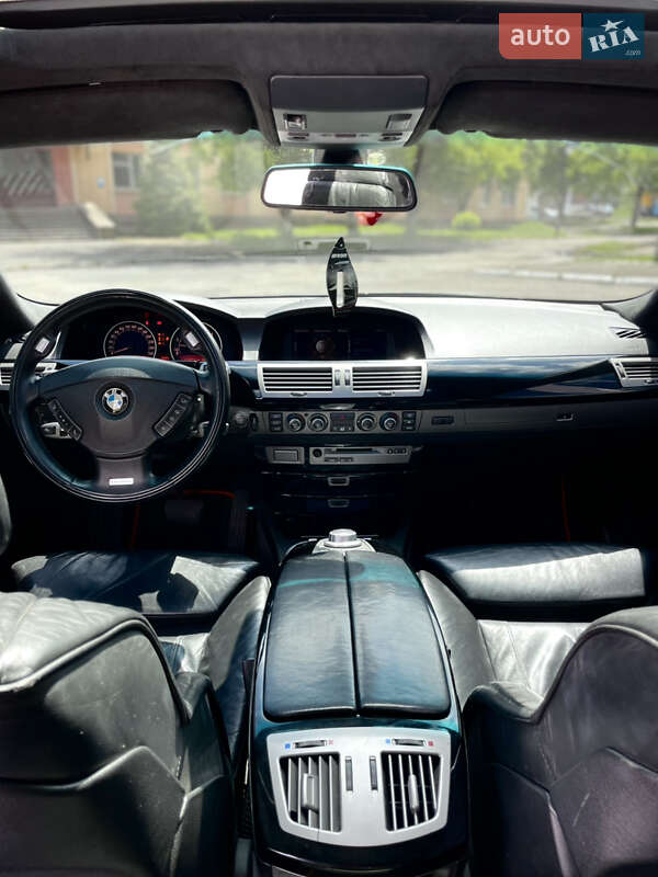 Седан BMW 7 Series 2006 в Долині